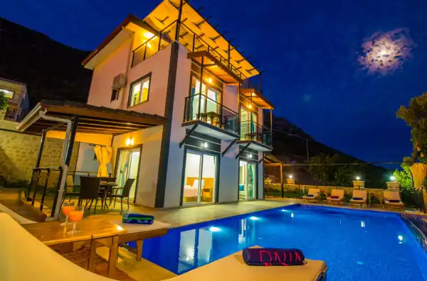 Villa Güçlü Almina 