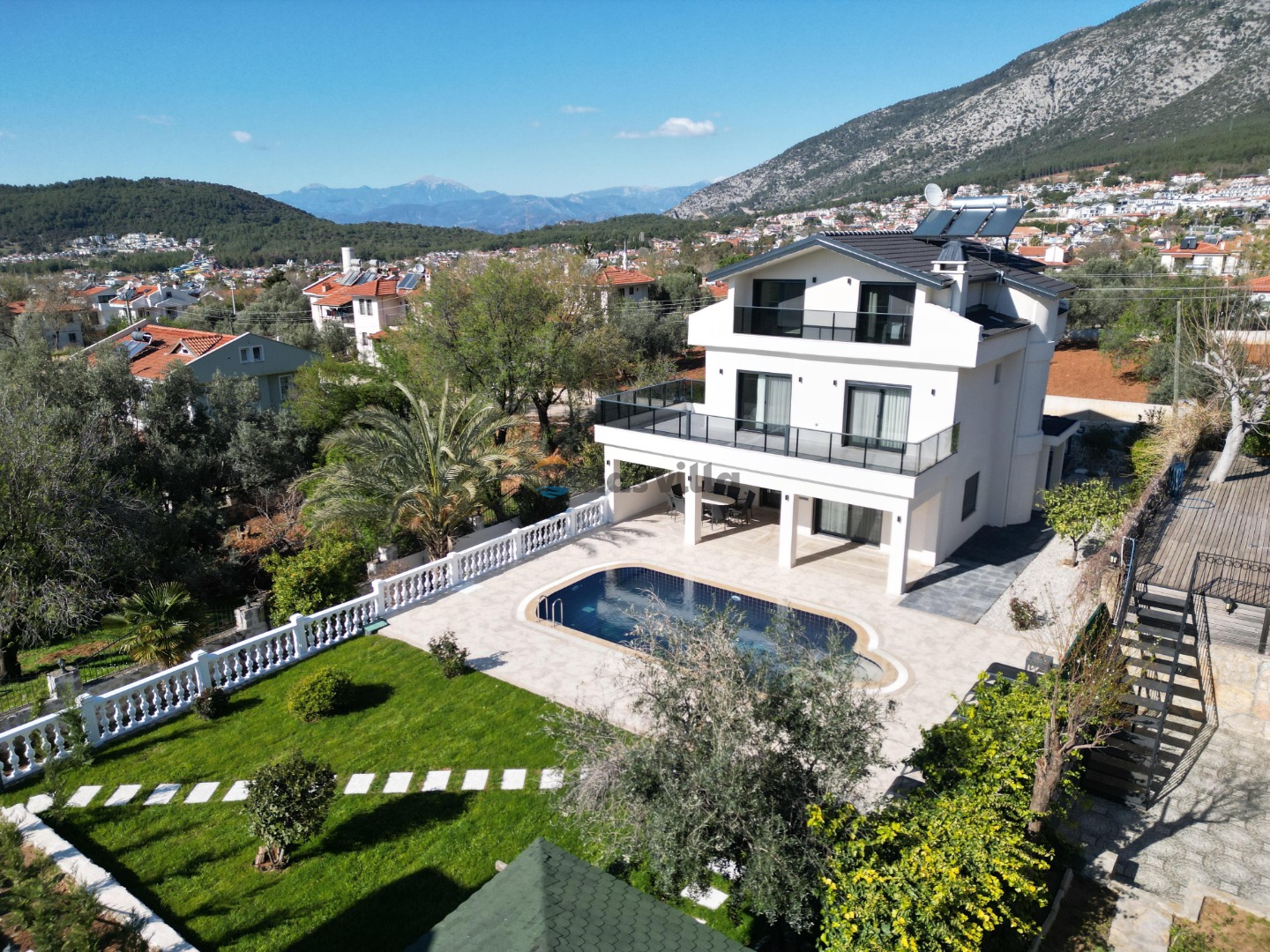 Villa White Deluxe